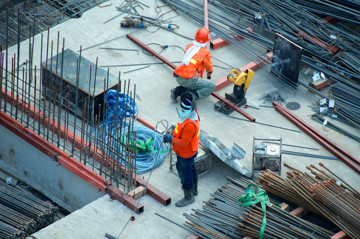 Professionnels du bâtiment sur un chantier